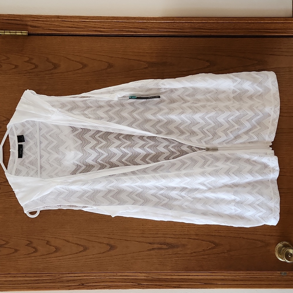 NWT Misses Size XL white lacy swimsuit coverup